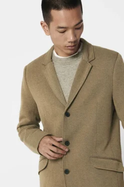 Sobretudo Fecho Abotoado