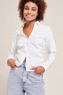 Tailliertes Hemd Mit V-Ausschnitt