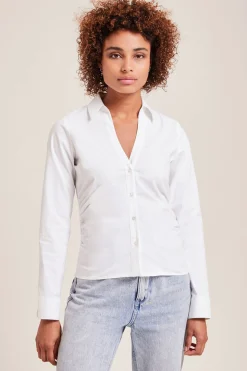 Tailliertes Hemd Mit V-Ausschnitt