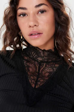 Top Canelado Detalhe De Renda