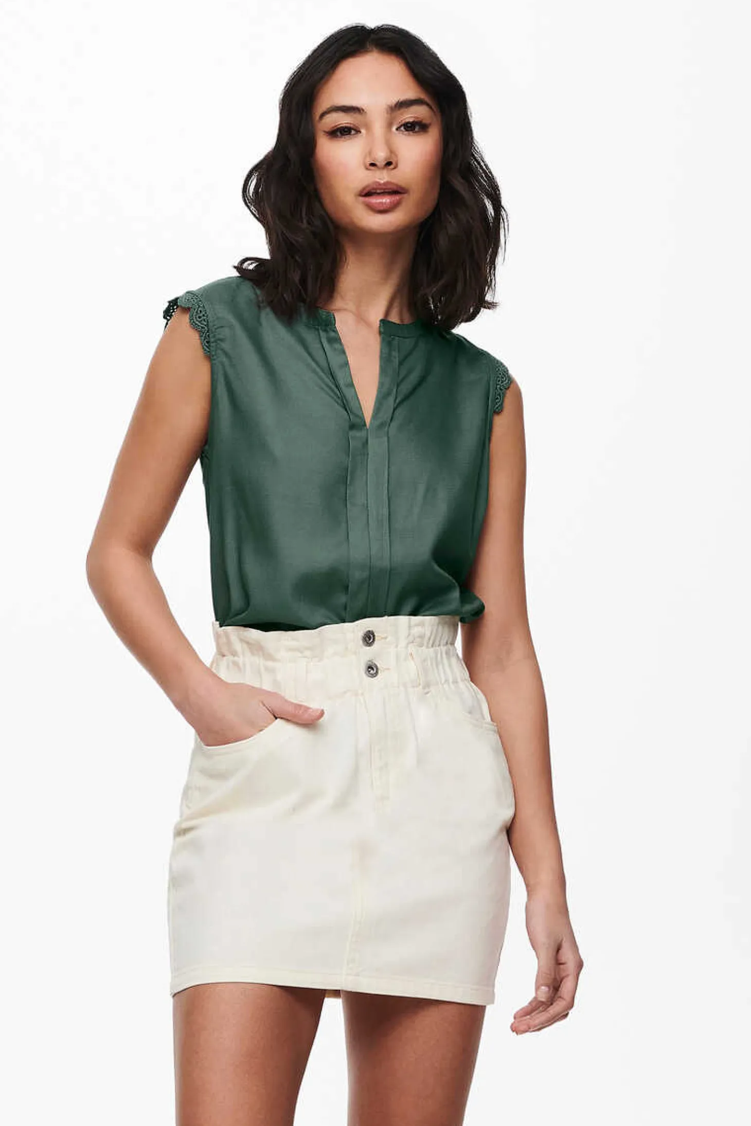 Top Sem Mangas Com Decote Em Bico.