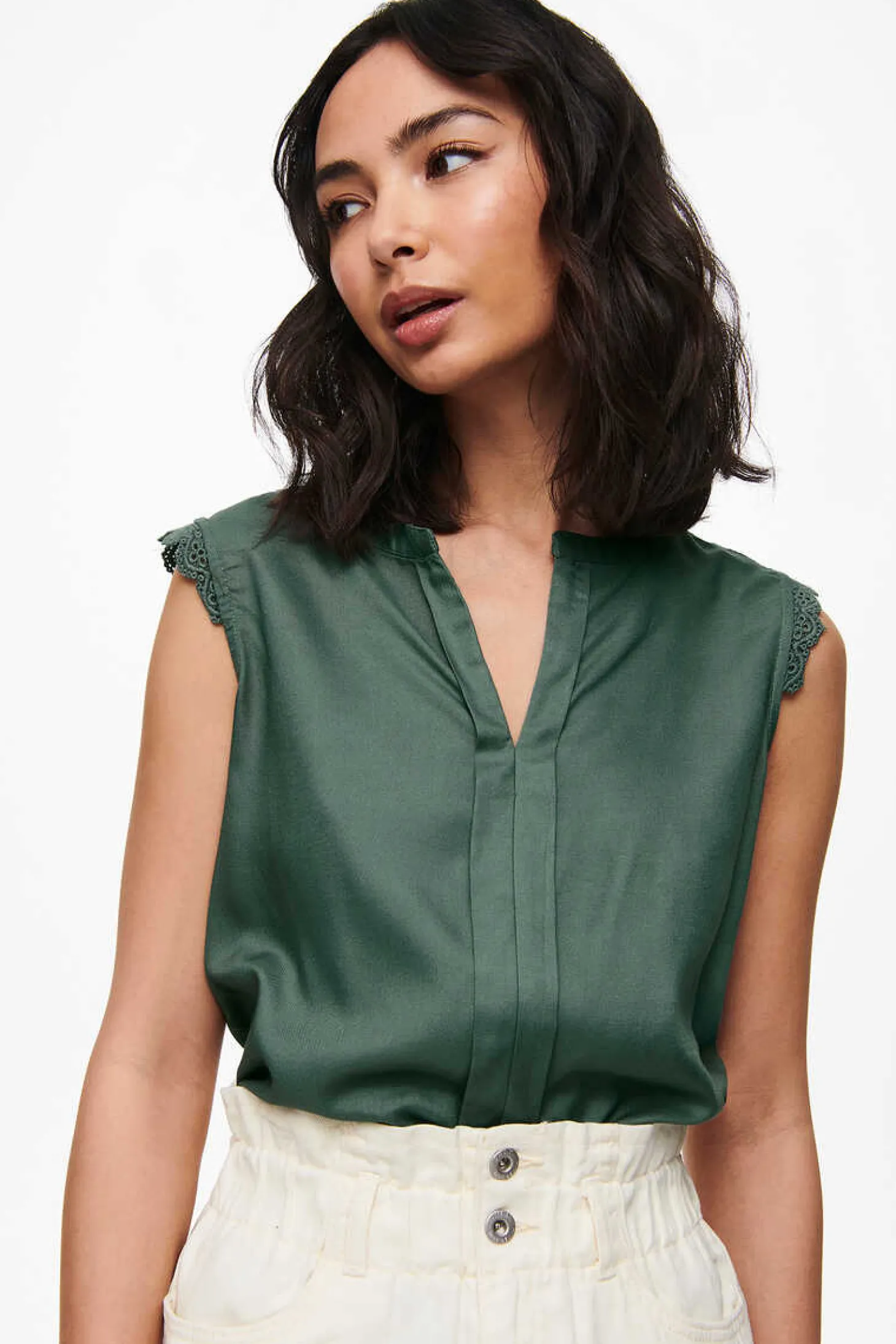 Top Sem Mangas Com Decote Em Bico.