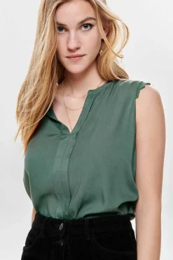 Top Sem Mangas Com Decote Em Bico.