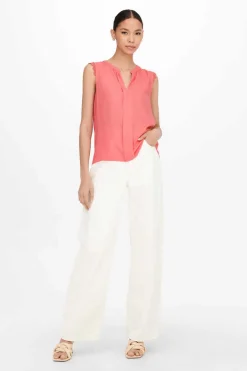 Top Sem Mangas Com Decote Em Bico.