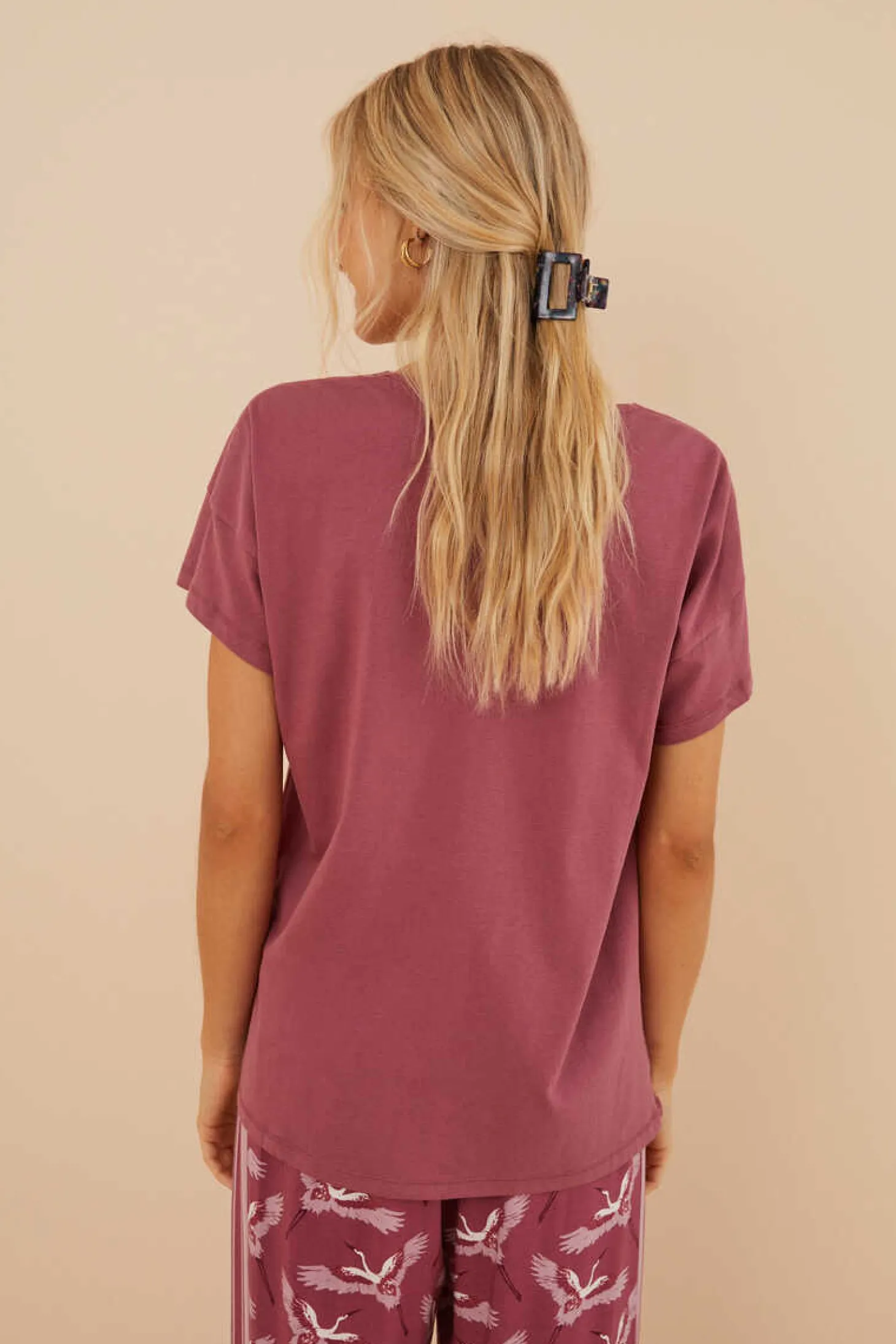 T-Shirt 100% Algodao Em Grena Com Renda, De Manga Curta