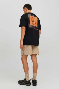 T-Shirt De Manga Curta De Pescoco De Tripulacao Com Impressao Nas Costas.