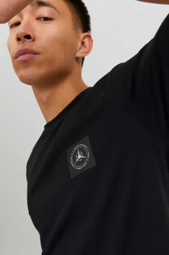 T-Shirt De Manga Curta De Pescoco De Tripulacao Com Impressao Nas Costas.