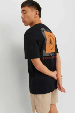 T-Shirt De Manga Curta De Pescoco De Tripulacao Com Impressao Nas Costas.