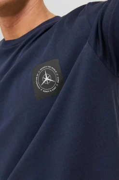 T-Shirt De Manga Curta De Pescoco De Tripulacao Com Impressao Nas Costas.