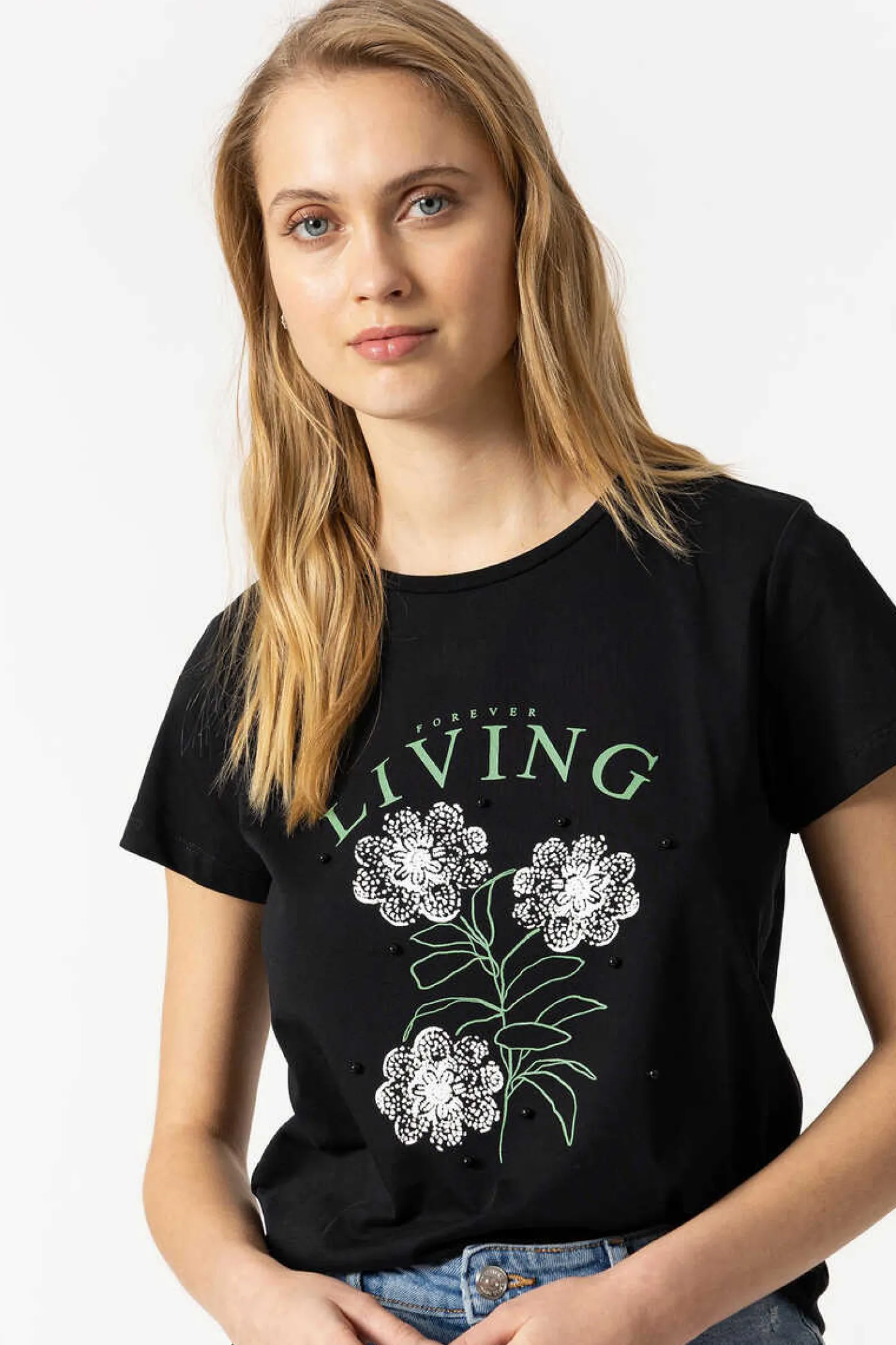 T-Shirt Estampado Frontal Com Apliques