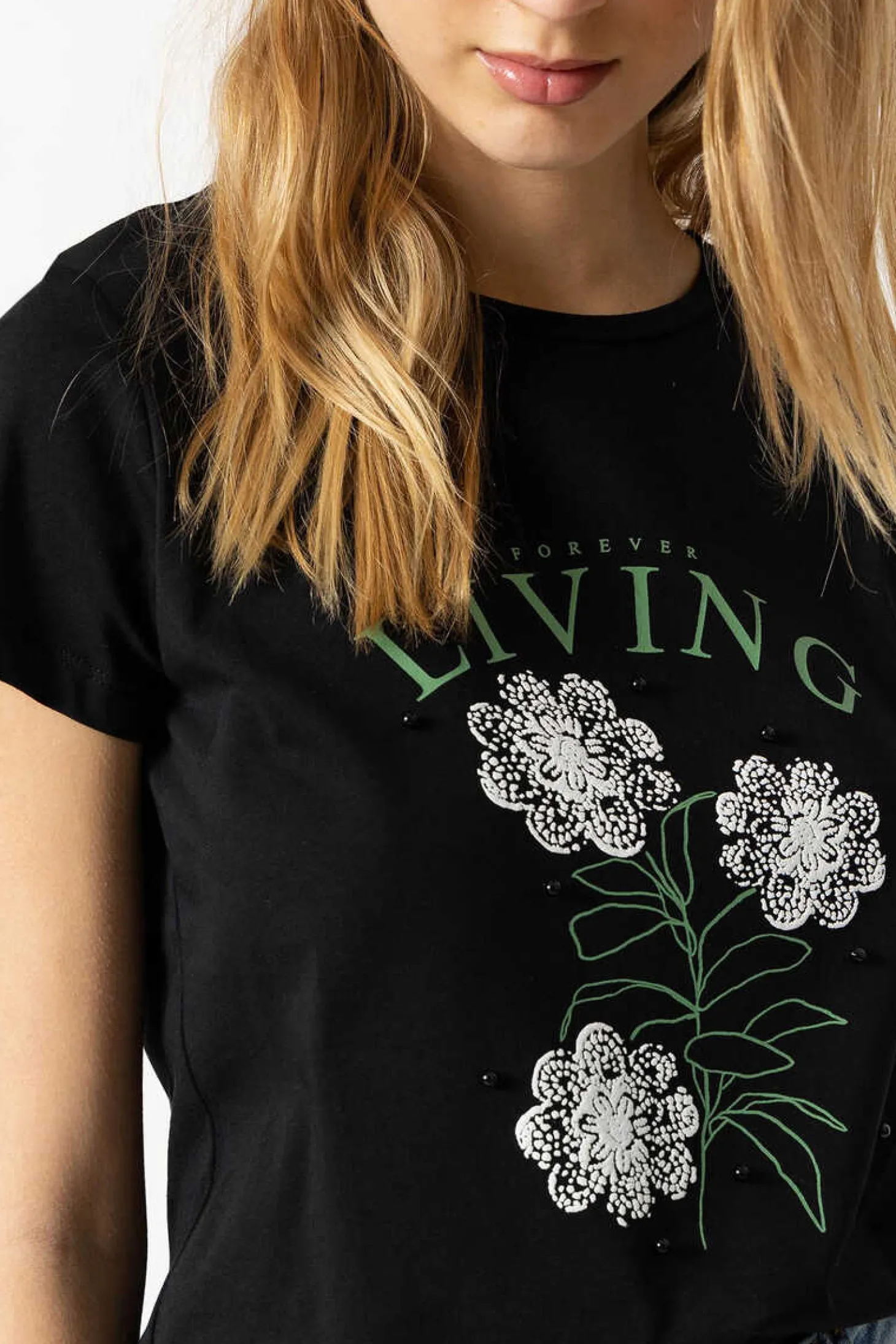 T-Shirt Estampado Frontal Com Apliques