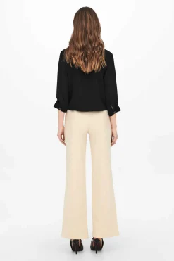 T-Shirt Gola Em Bico