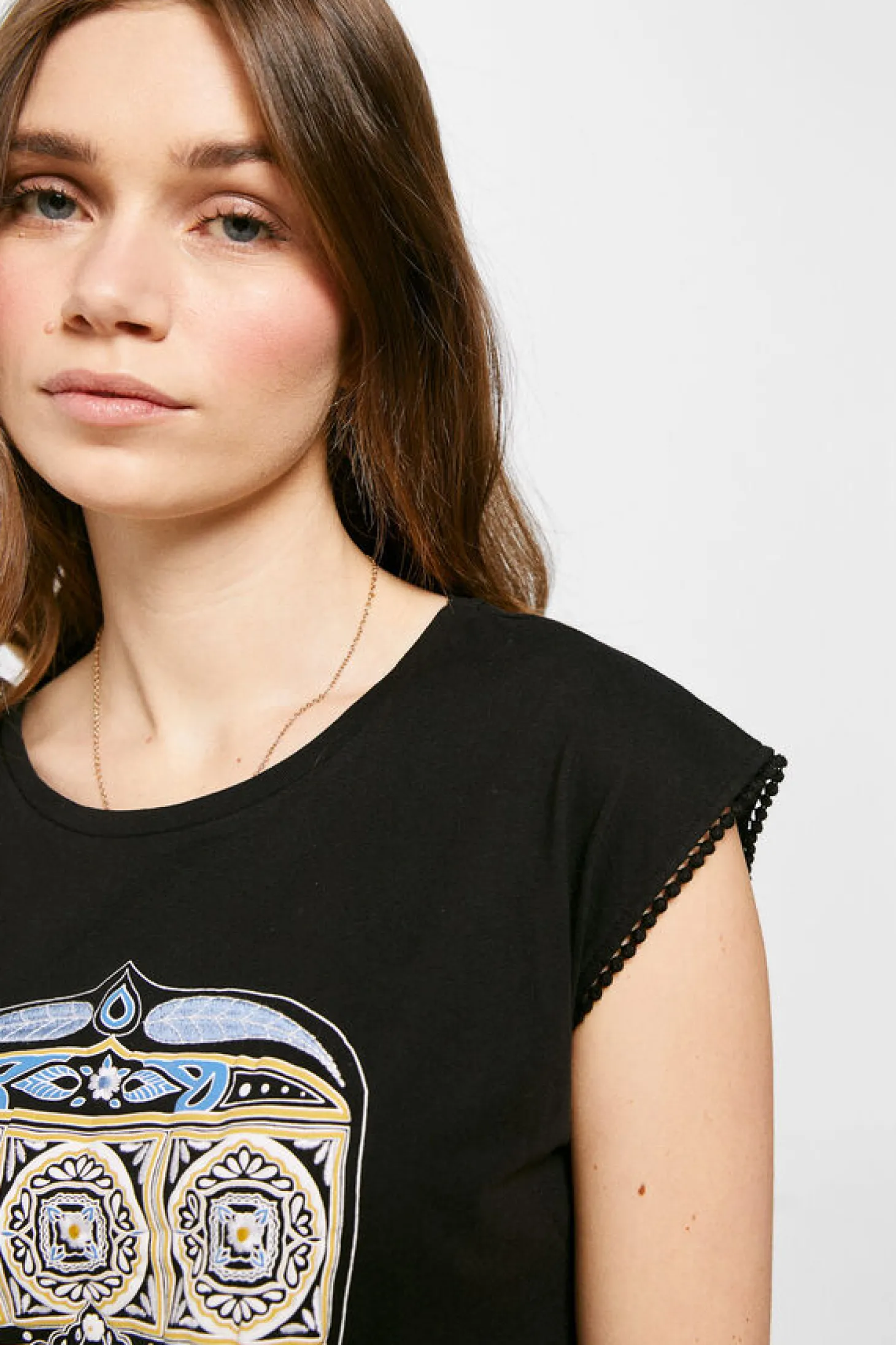 T-Shirt Grafica Etnica