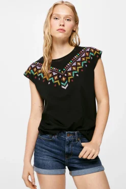 T-Shirt Grafica Etnica Relevo