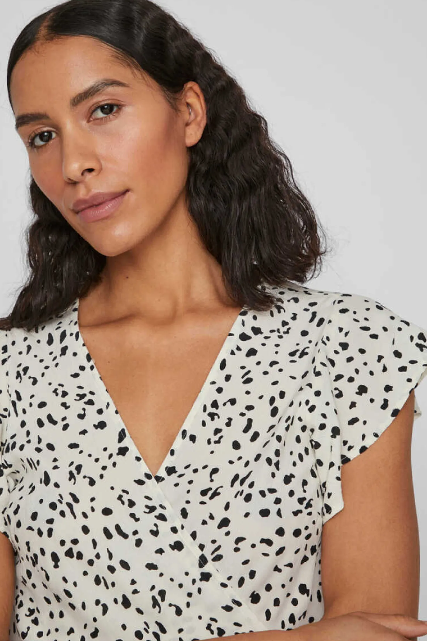 Vestido Curto Com Folhos