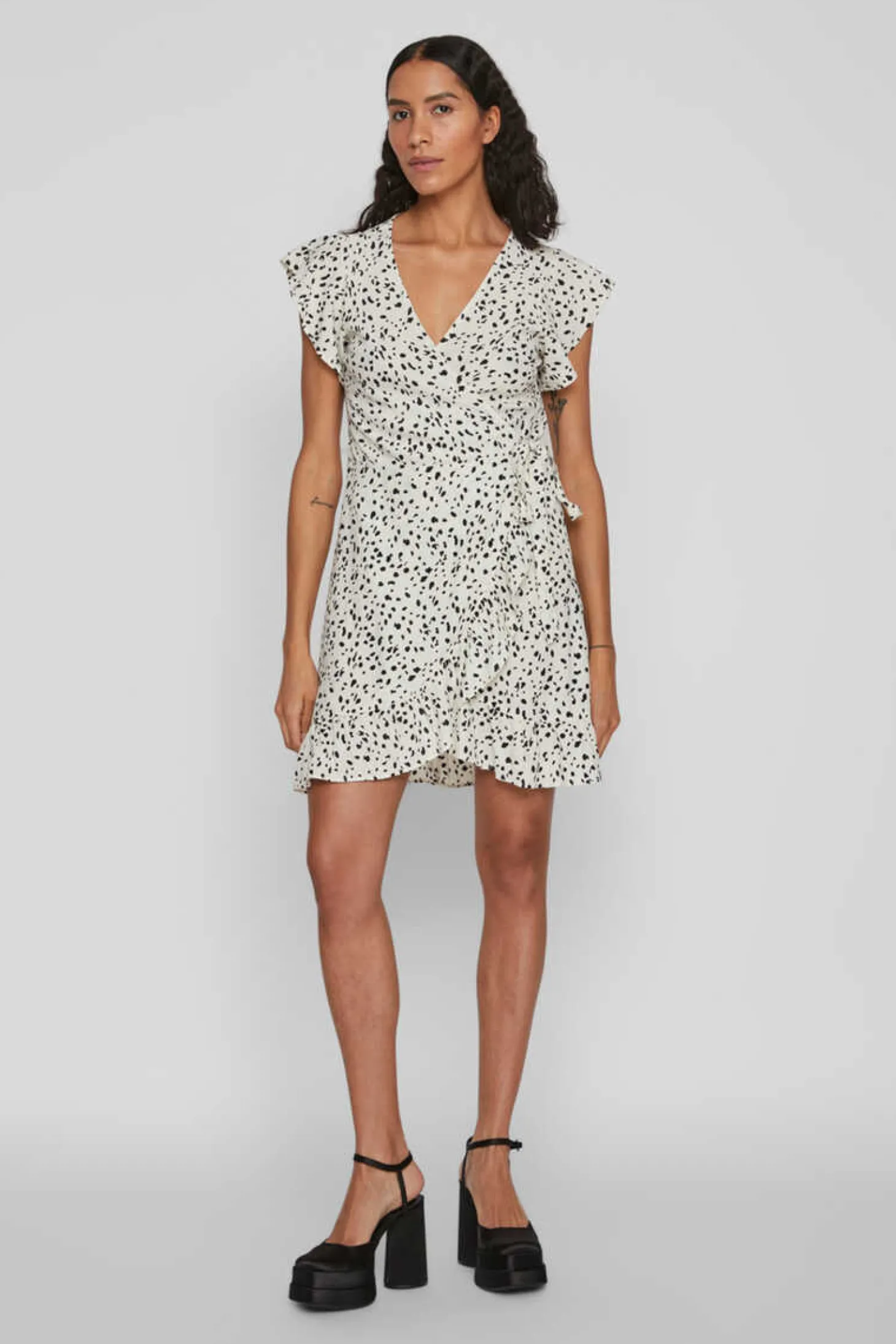 Vestido Curto Com Folhos