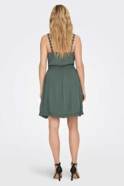 Vestido Curto Gola Em Bico