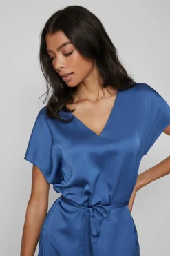 Vestido Midi Acetinado De Manga Curta